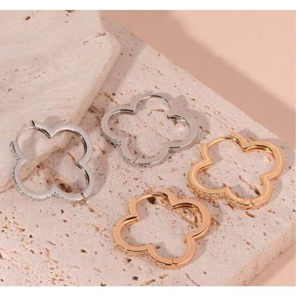 Pierced Clover Earrings - Picture 5 of 7